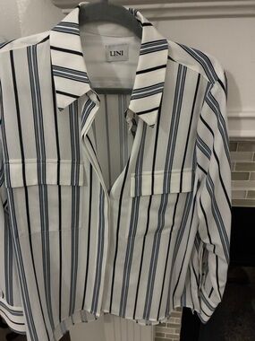 LINI Men’s White Button-Down Shirt with Navy Stripes